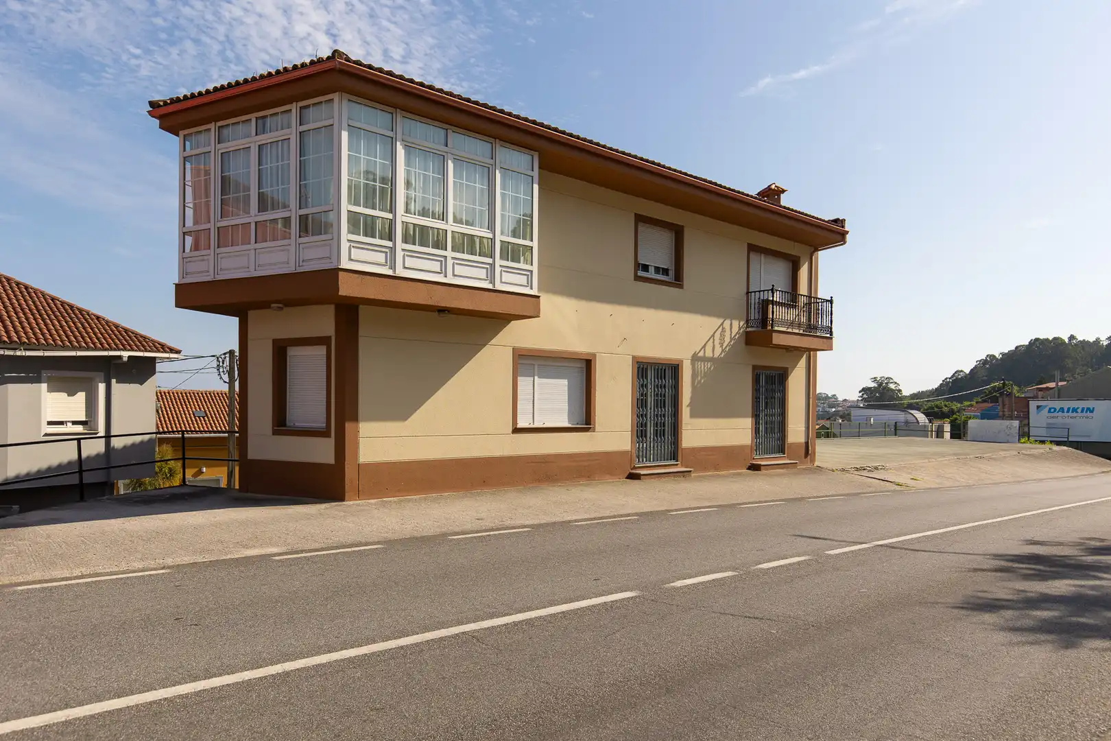Vista exterior de Casa o xalet en venda en A Pobra do Caramiñal amb Calefacció, Jardí privat i Parquet