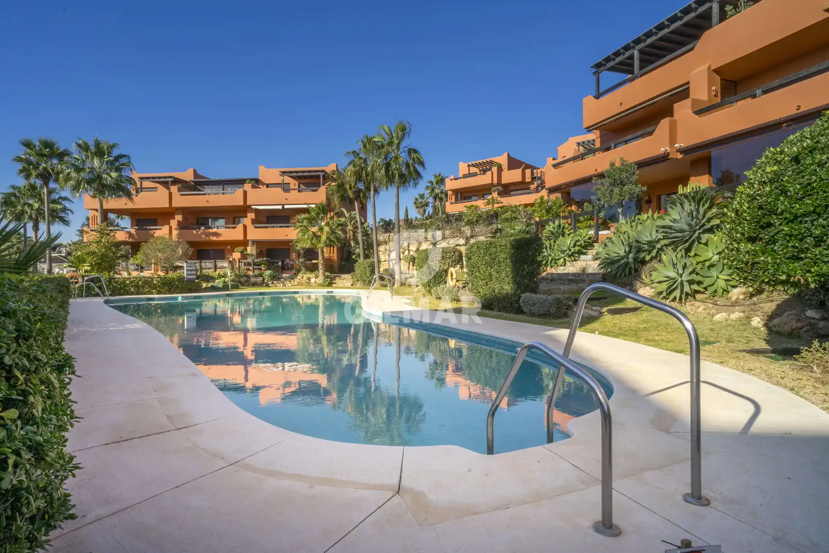 Jardí de Dúplex en venda en Estepona amb Calefacció, Jardí privat i Traster