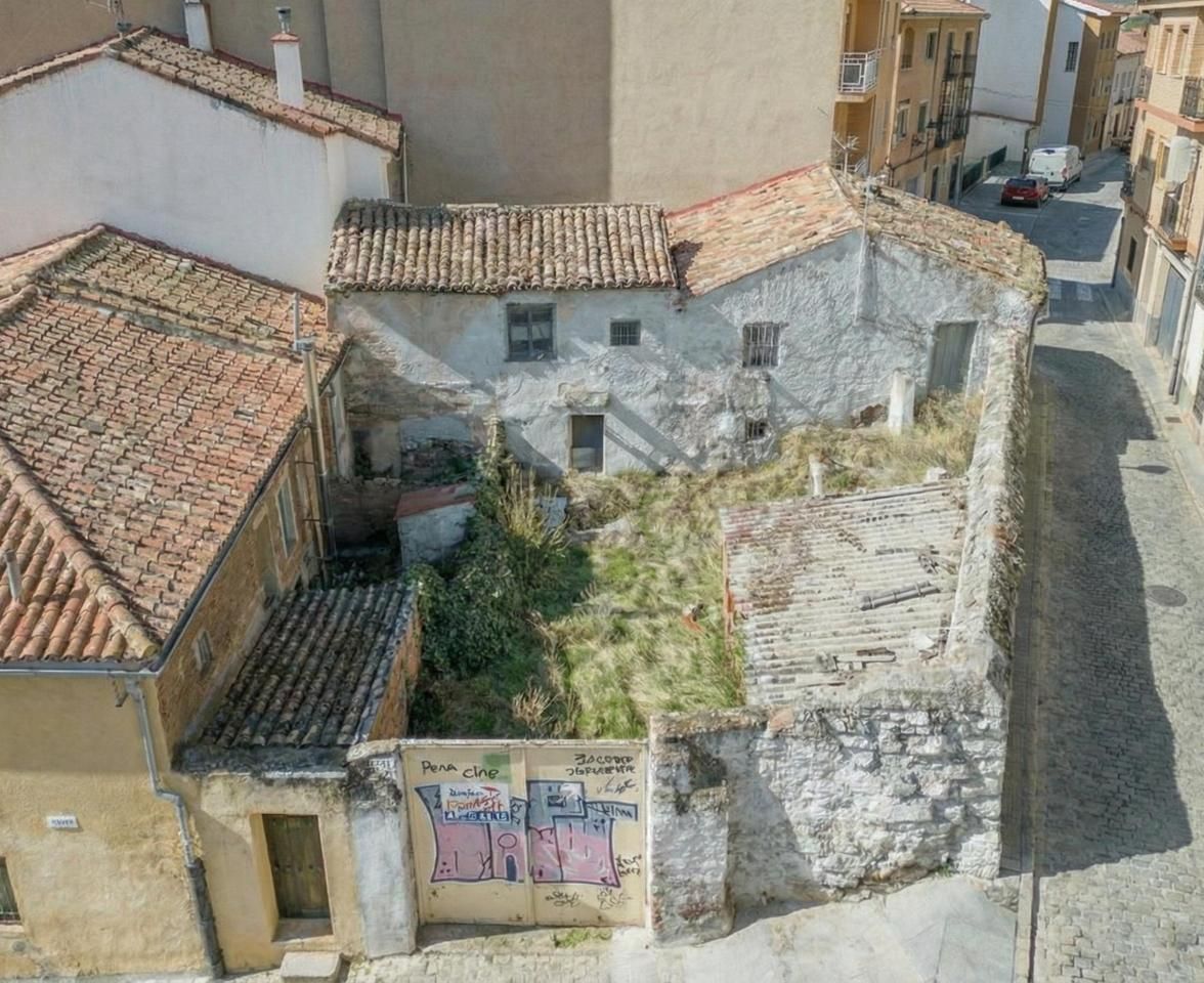 Vista exterior de Casa o xalet en venda en Ávila Capital amb Jardí privat