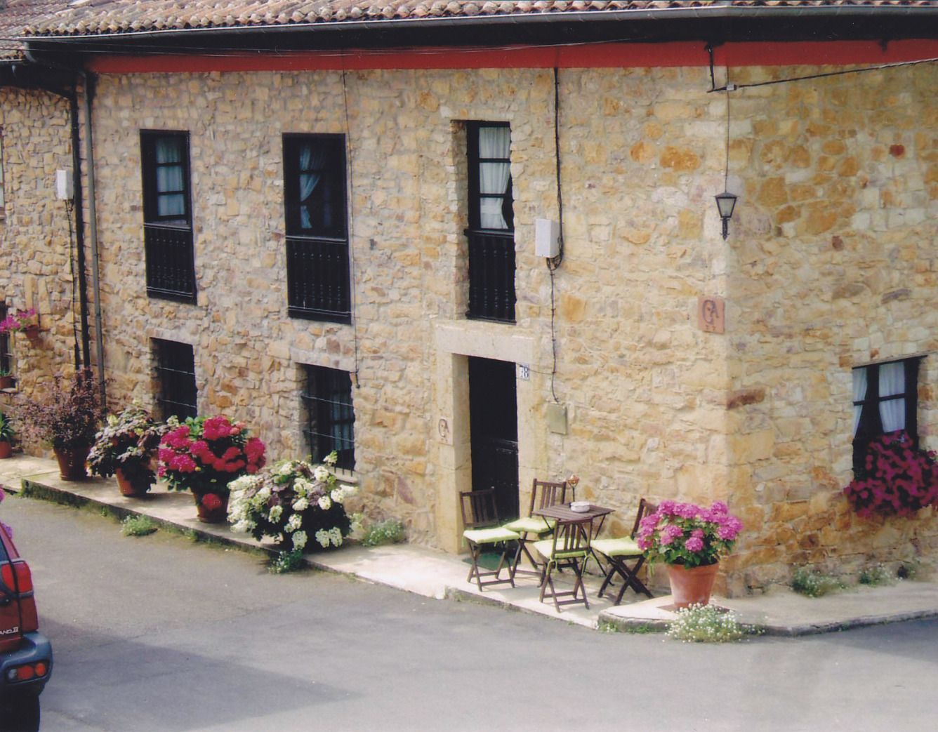 Terrassa de Casa o xalet en venda en Parres amb Calefacció, Jardí privat i Traster