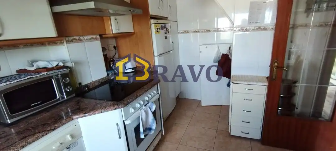 Cocina de Dúplex en venta en Medina de Pomar con Calefacción, Jardín privado y Terraza