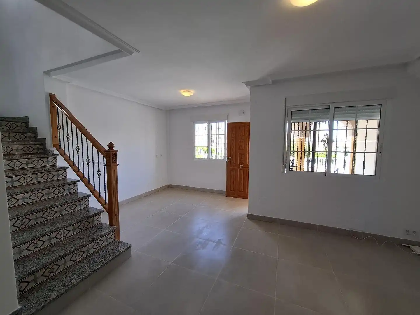 Casa aparellada amb terrassa en venda a Calle Calle Cabo de Gata, imagen 9