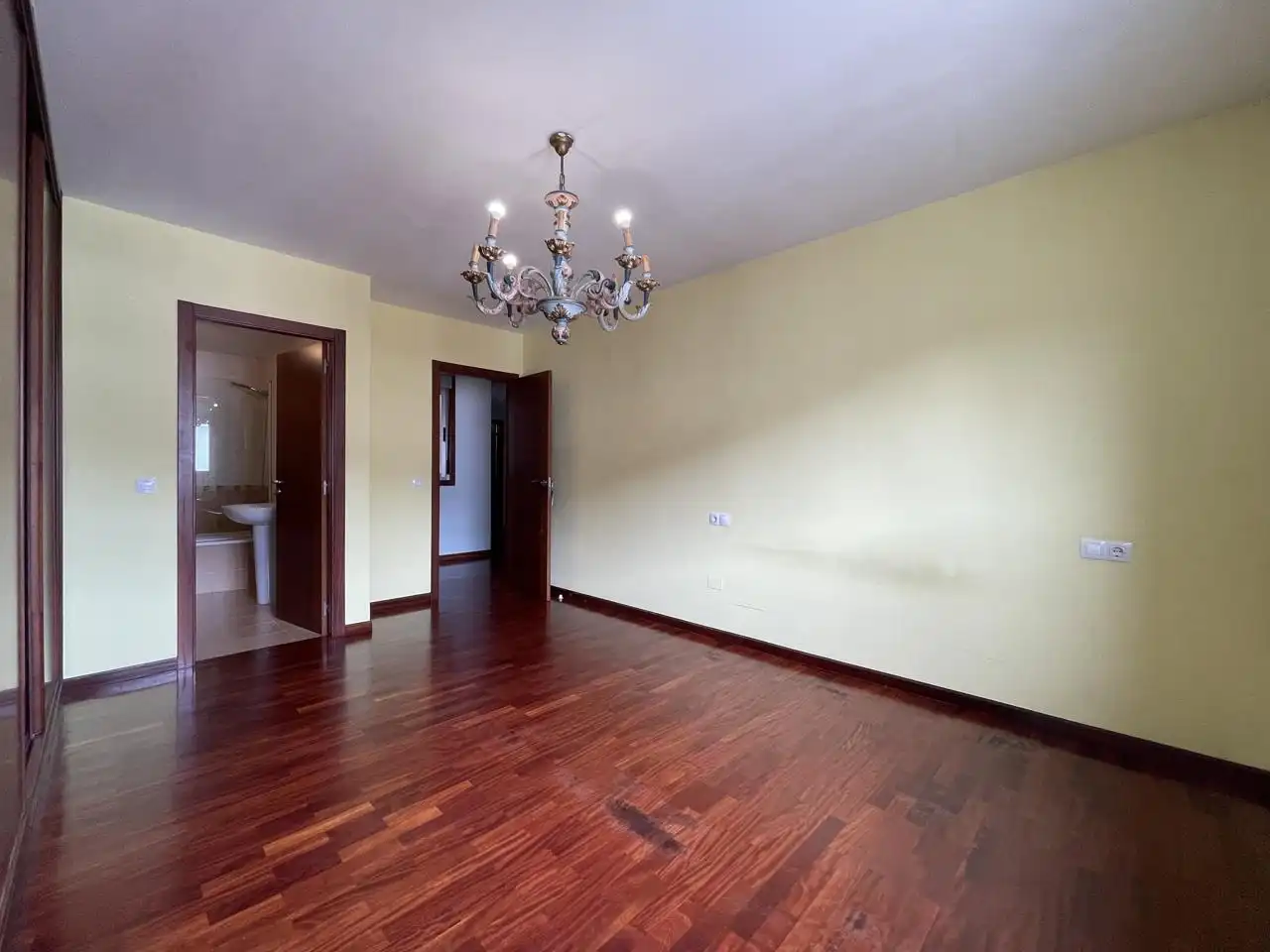 Comedor de Piso en venta en Arteixo con Calefacción, Parquet y Terraza
