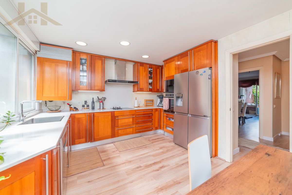 Kitchen of Single-family semi-detached for sale in Torrelodones  with Air Conditioner, Heating and Private garden