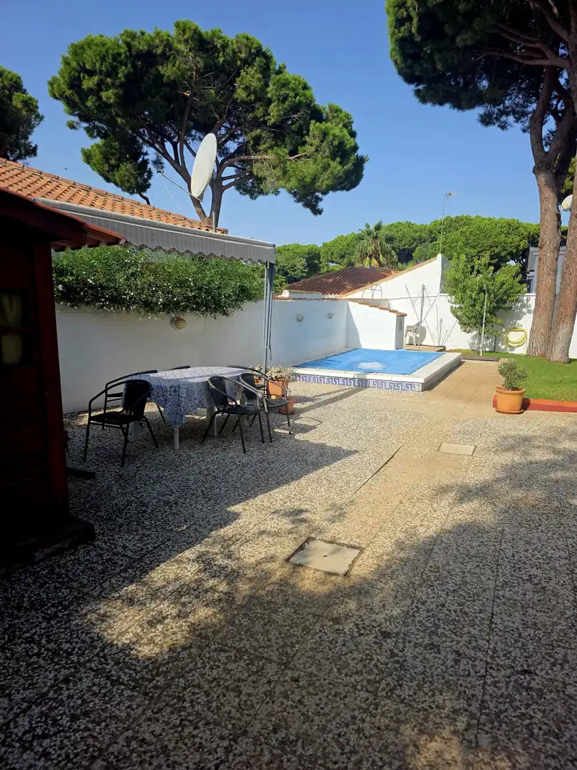 Chalet con piscina en venta en Las Lagunas - Campano