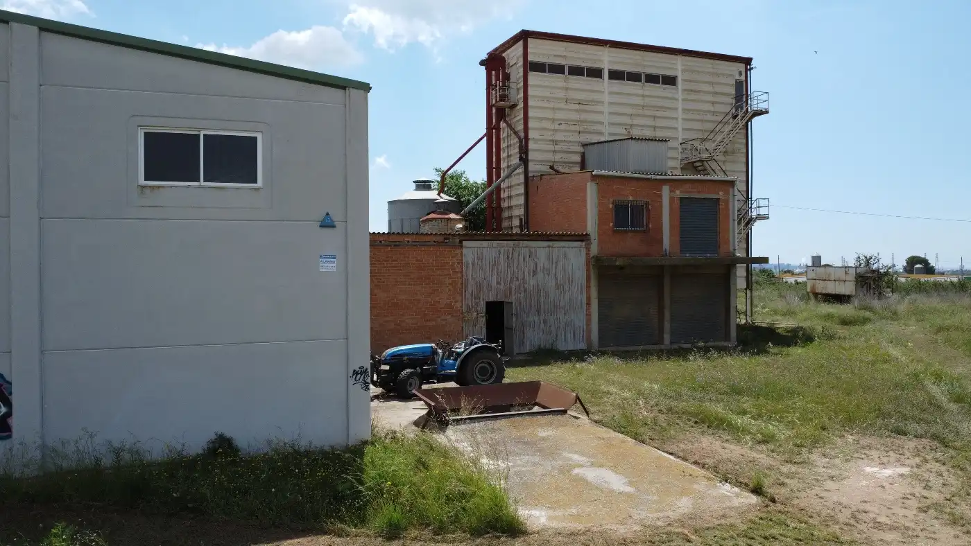 Vista exterior de Nau industrial en venda en Vilallonga del Camp
