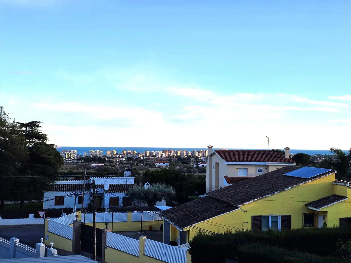 Vista exterior de Casa o xalet en venda en Benicasim / Benicàssim amb Aire condicionat, Calefacció i Jardí privat
