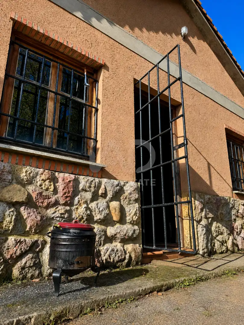Exterior view of Houses for sale in Valdevimbre  with Heating