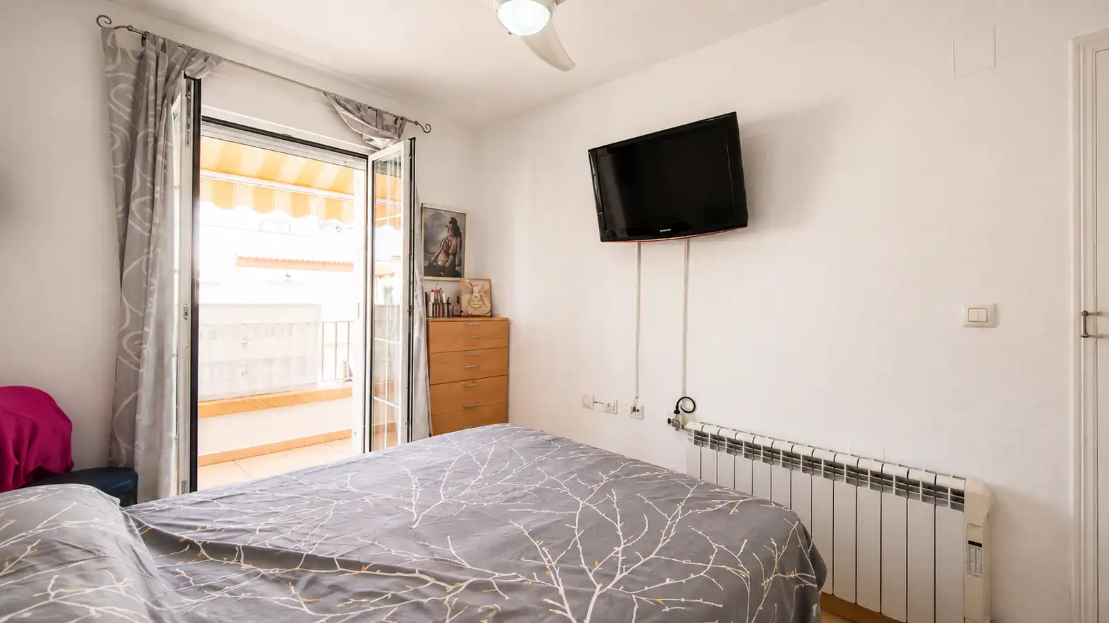 Schlafzimmer von Haus oder Chalet zum Verkauf in Santa Pola mit Klimaanlage, Heizung und Gemeinschaftspool
