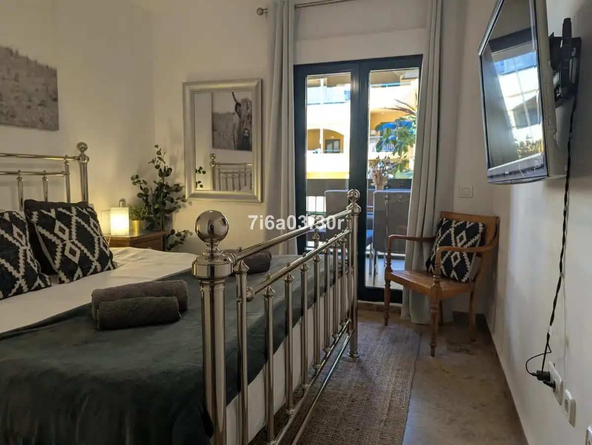 Schlafzimmer von Wohnungen zum Verkauf in Marbella mit Heizung, Privatgarten und Terrasse