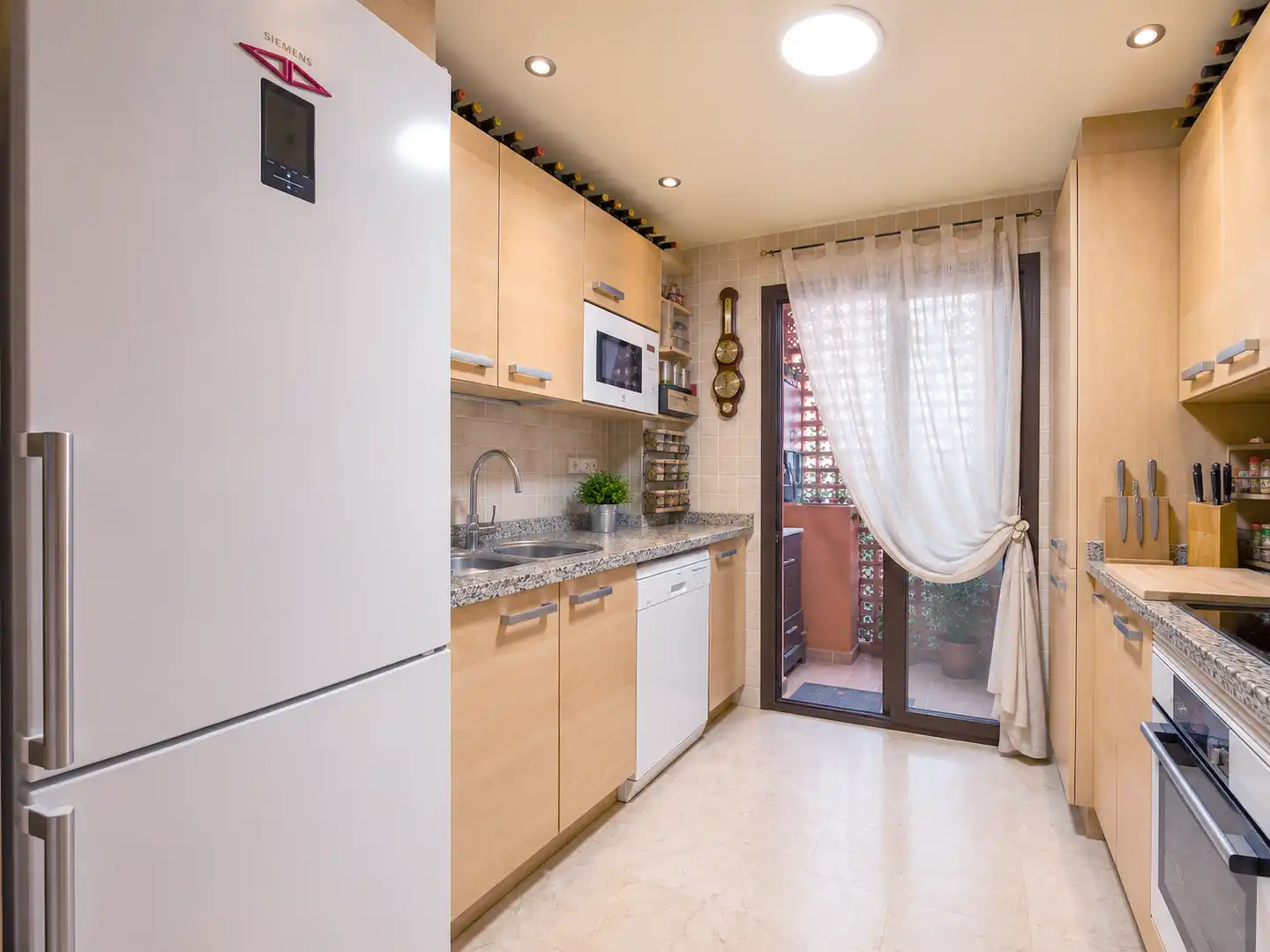 Cuina de Apartament en venda en Estepona amb Aire condicionat, Terrassa i Piscina