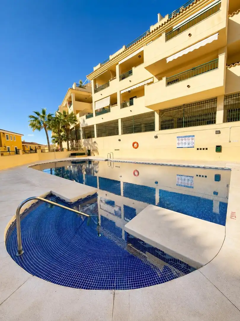 Piscina de Piso en venta en Benalmádena con Aire acondicionado, Terraza y Piscina comunitaria