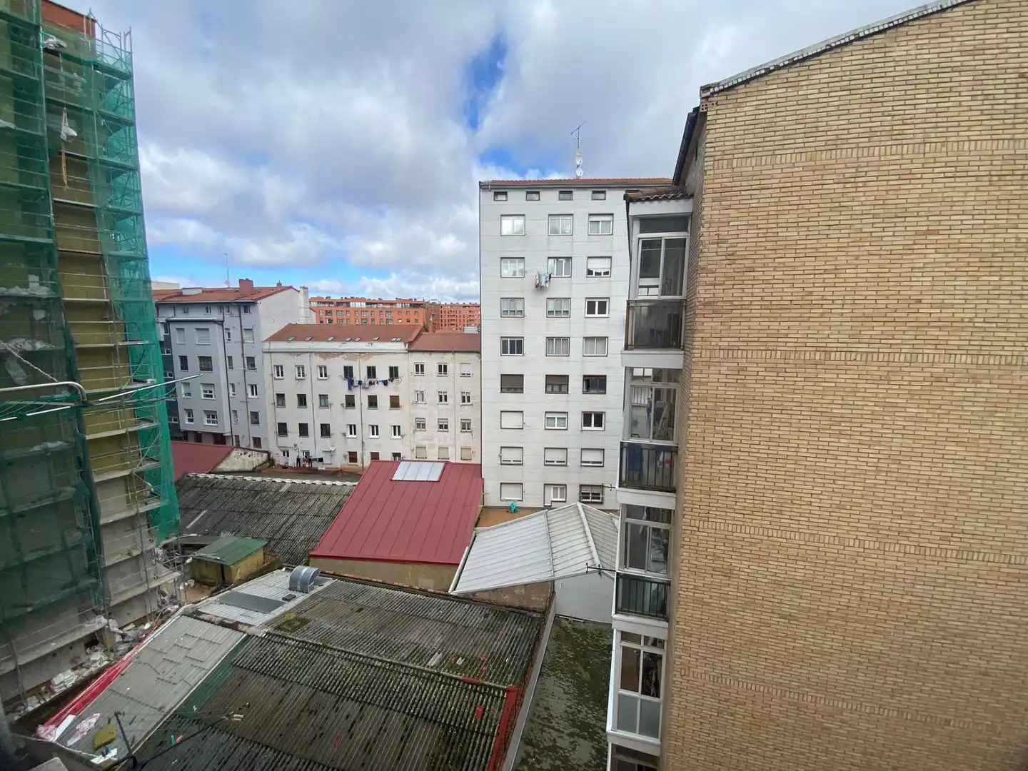 Vista exterior de Pis en venda en Burgos amb Calefacció i Parquet