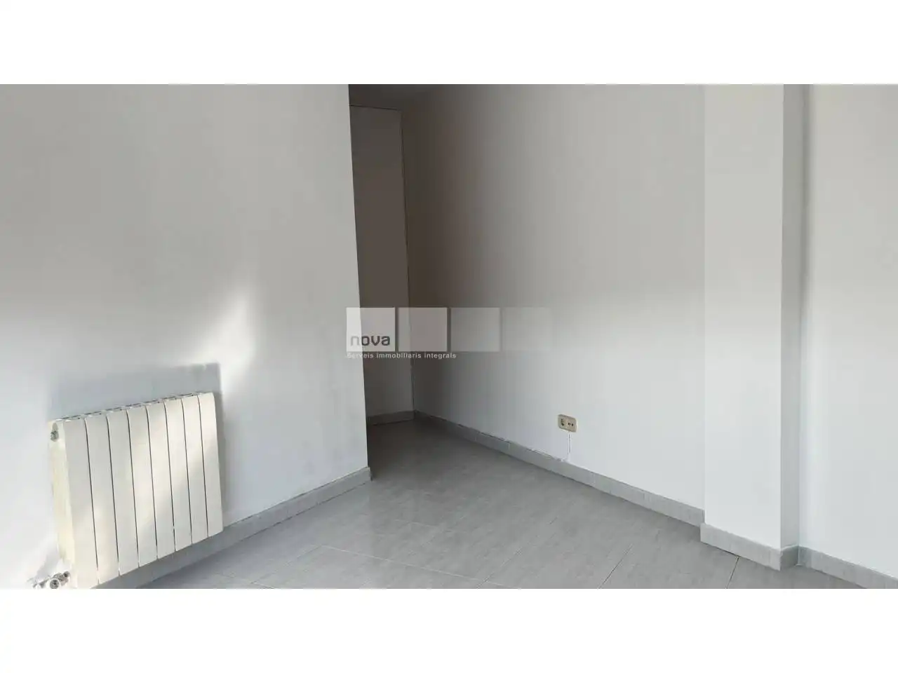 Schlafzimmer von Wohnung zum Verkauf in Tona mit Heizung und Balkon