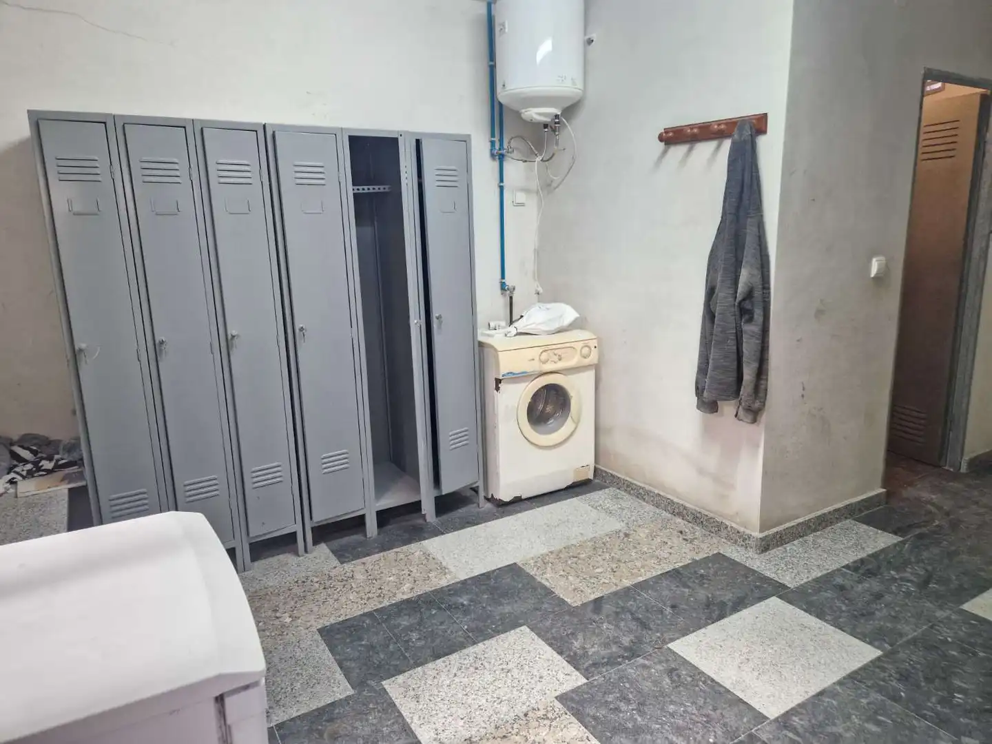 Industrial buildings for rent in Noia
