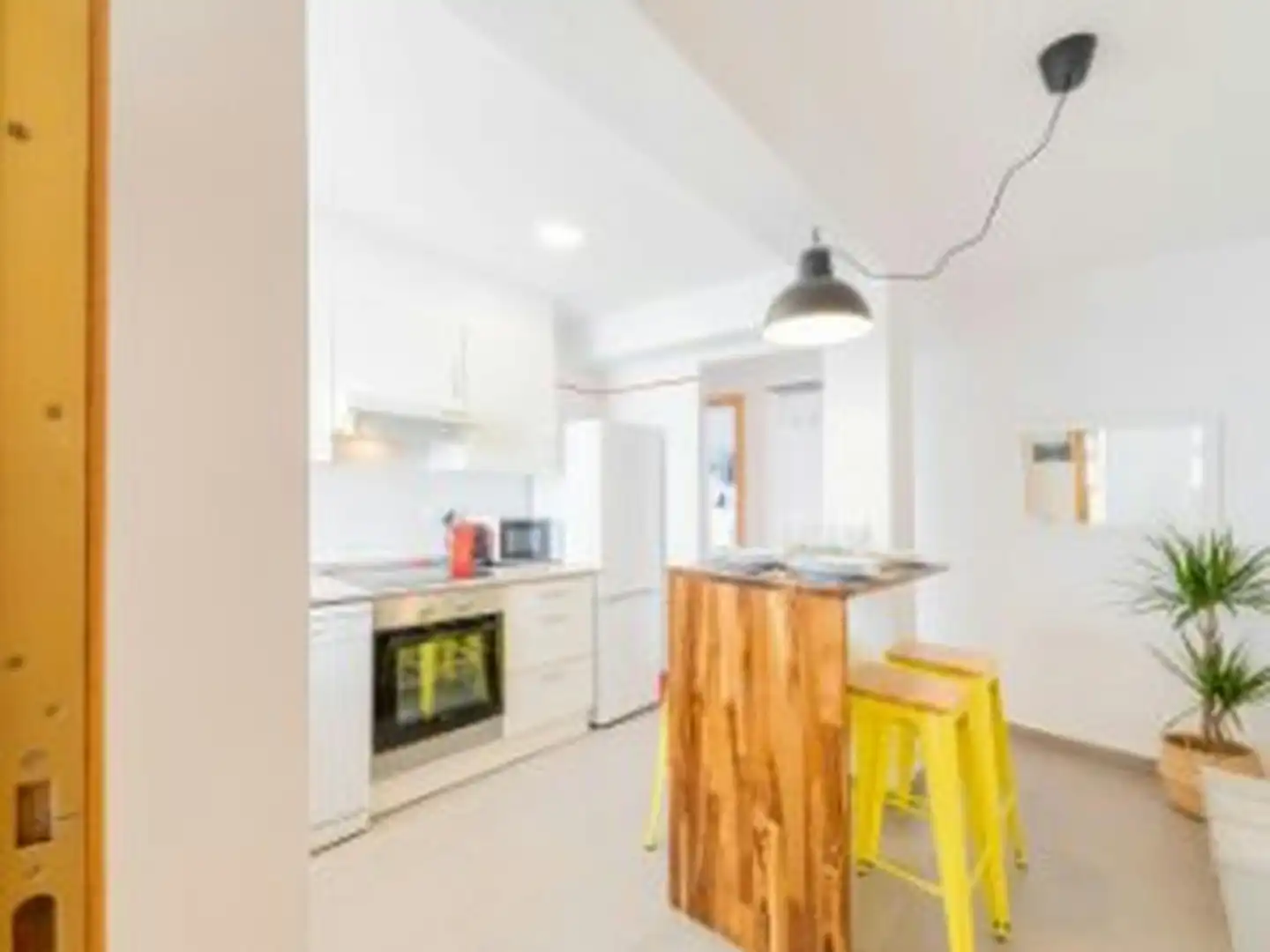 Küche von Wohnung zur untervermieten in Valencia mit Möbliert, Waschmaschine und Fernseher