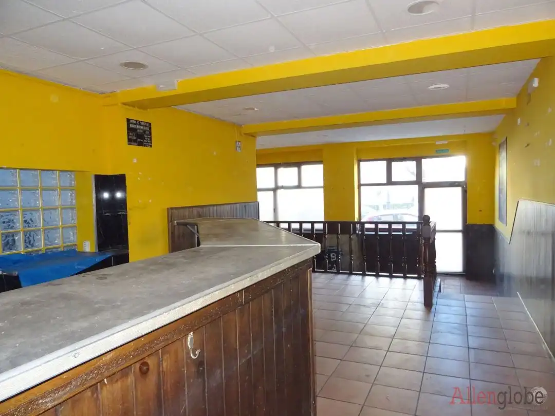 Local en venta en Oviedo 