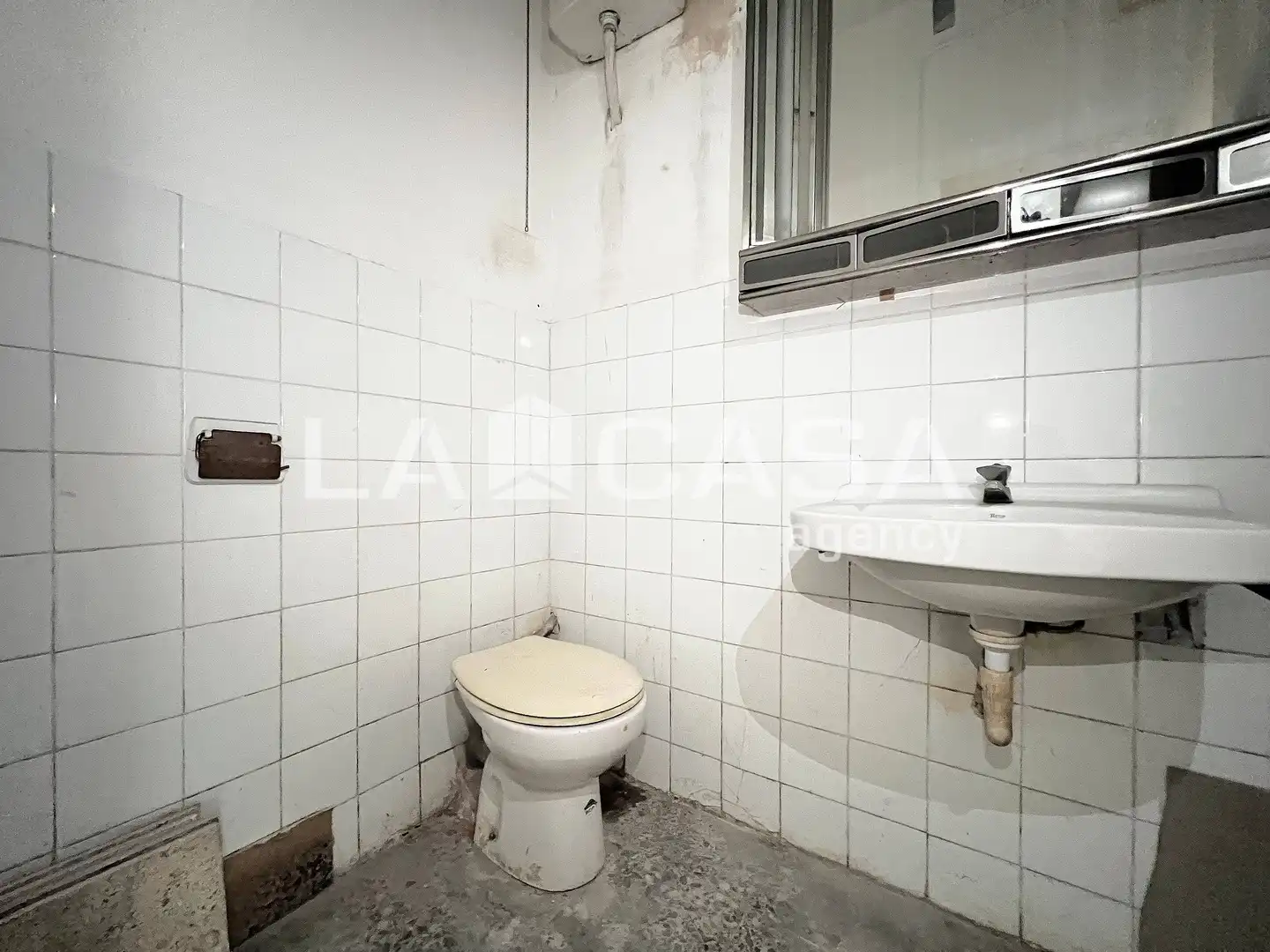 Baño de Local en venta en Badalona