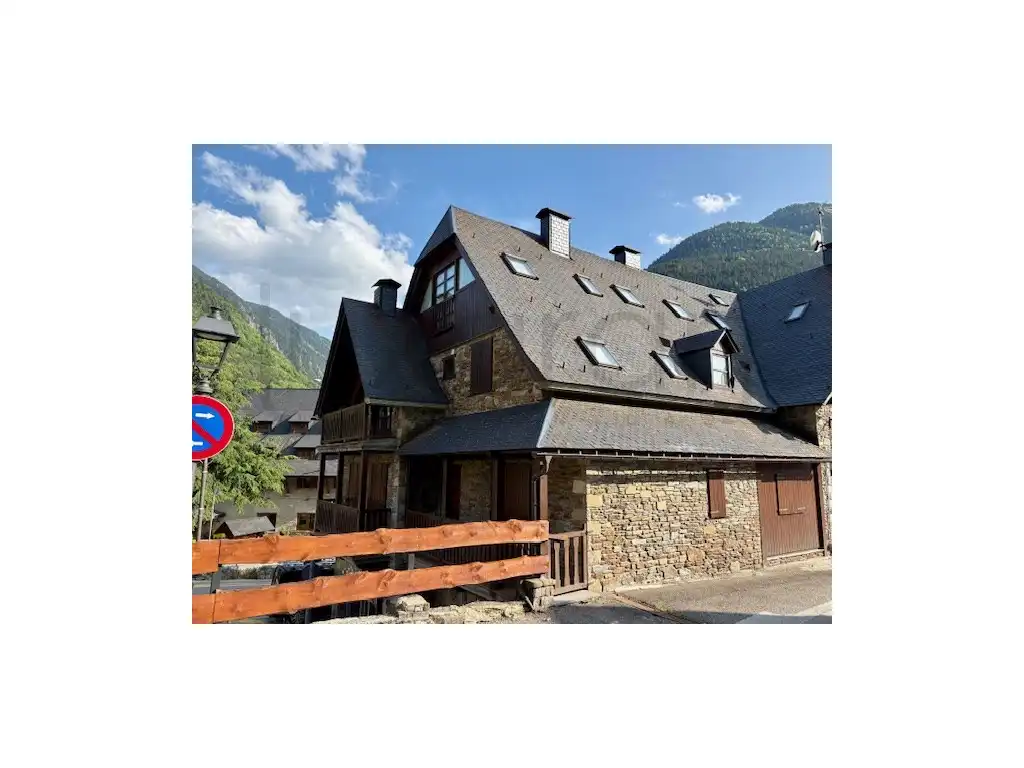 Exterior view of Apartments for sale in Naut Aran