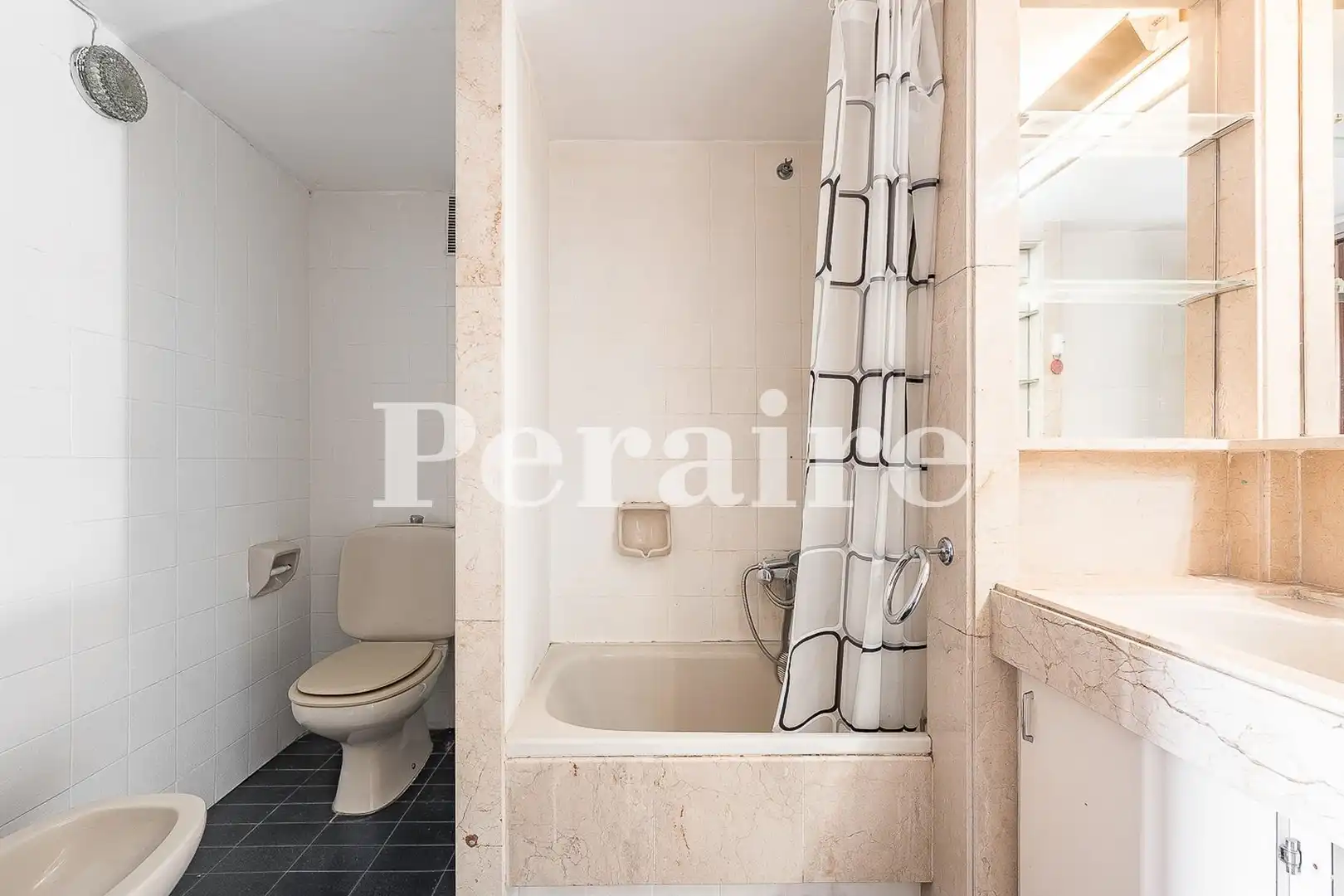 Bathroom of Flat for sale in Gràcia