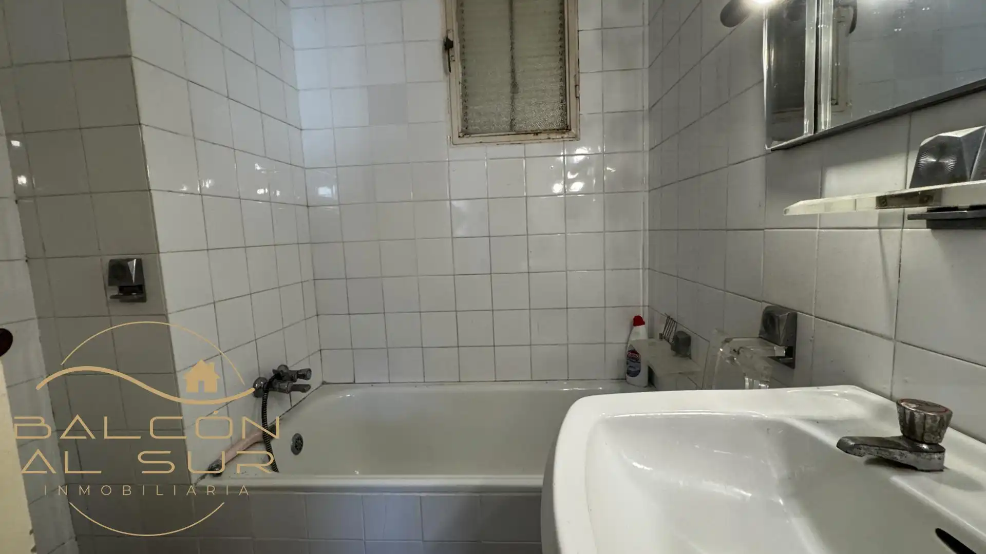 Bathroom of Flat for sale in Rota