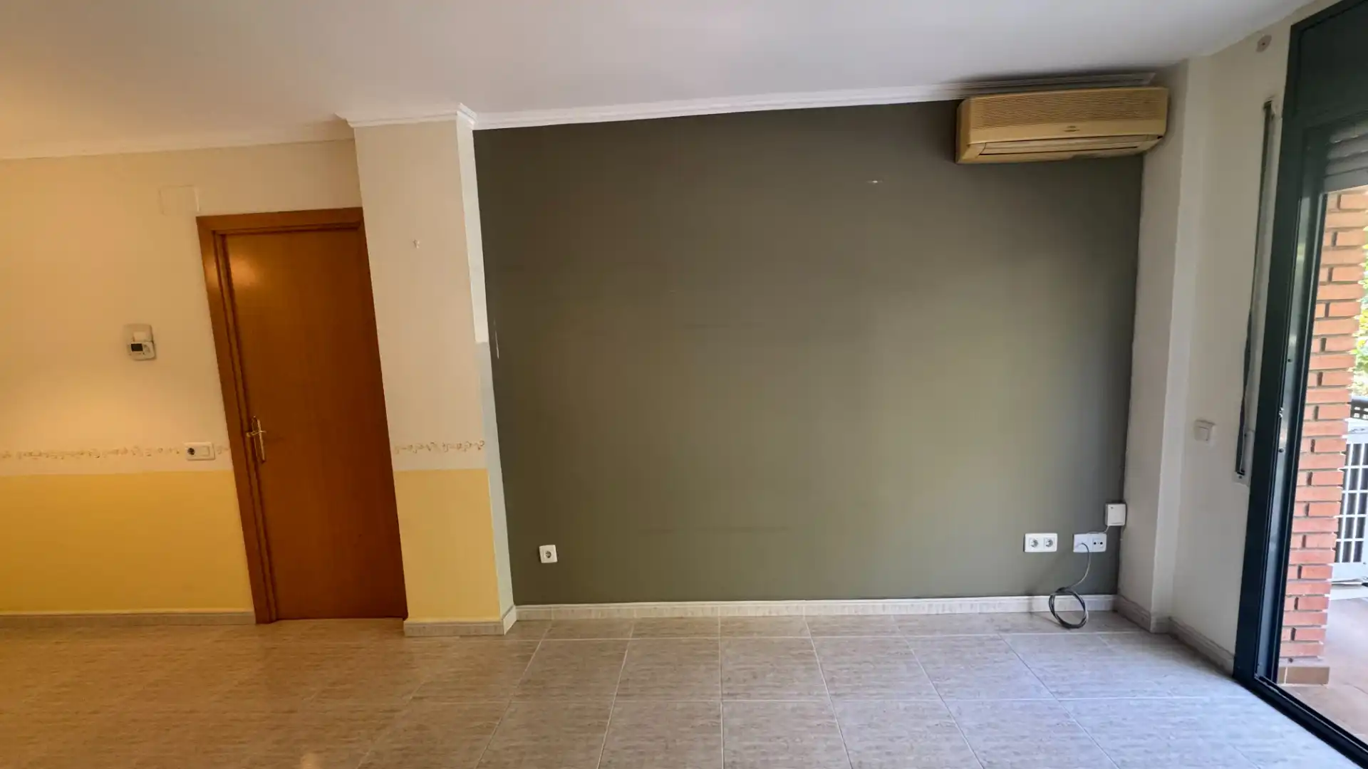 Wohnung zum Verkauf in Cambrils mit Klimaanlage, Privatgarten und Gemeinschaftspool