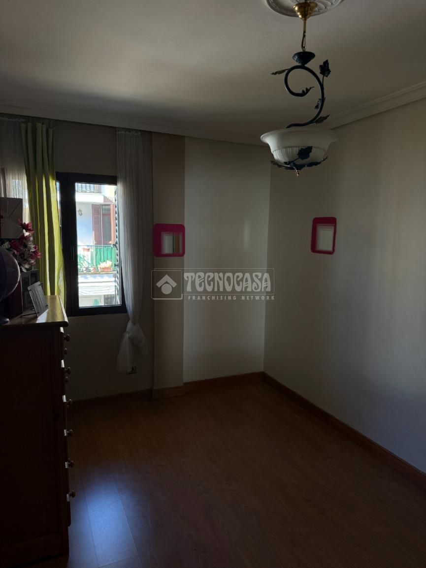 Dormitori de Pis de lloguer en  Sevilla Capital amb Aire condicionat, Terrassa i Moblat