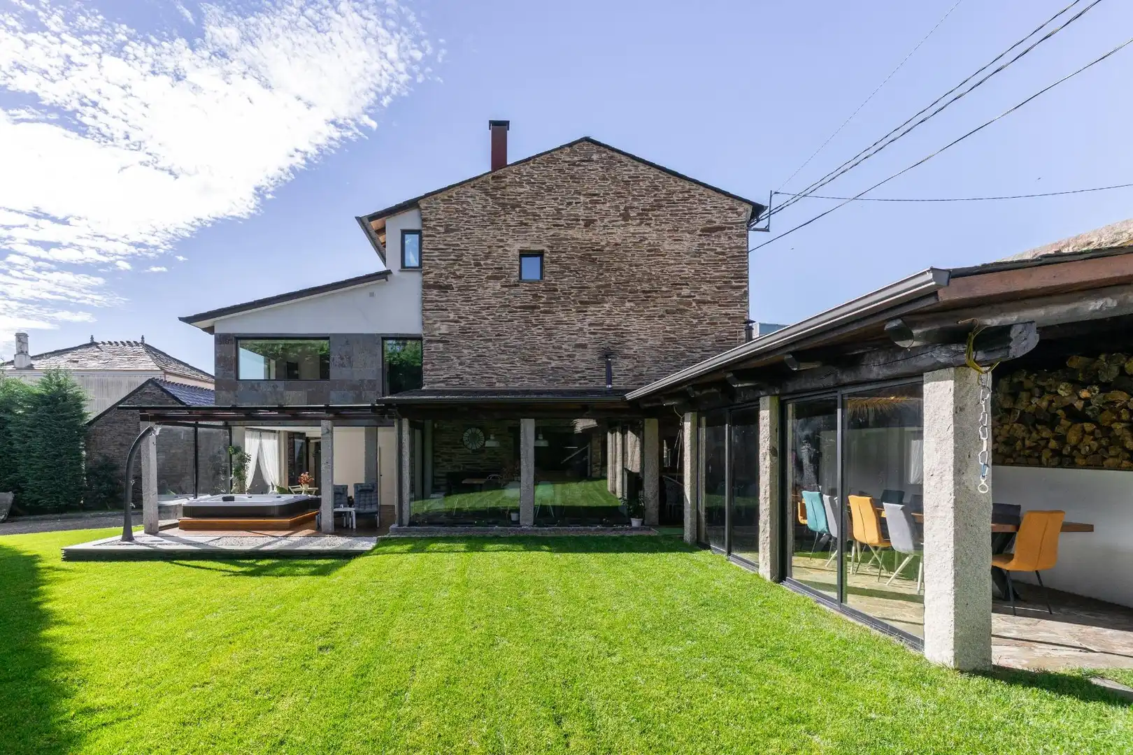 Vista exterior de Casa o chalet en venta en Lugo con Calefacción, Jardín privado y Jacuzzi