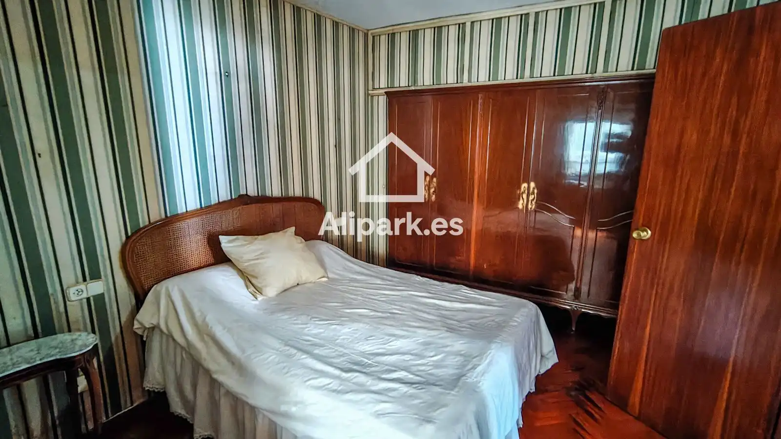 Habitación de Piso en venta en Alicante / Alacant con Aire acondicionado, Terraza y Balcón