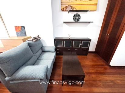 Sala d'estar de Estudi en venda en Vigo  amb Calefacció i Parquet