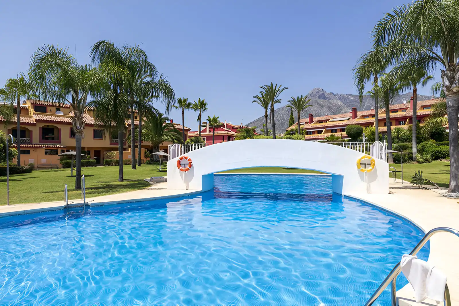 Adosado con piscina en venta en Milla de Oro, imagen 3