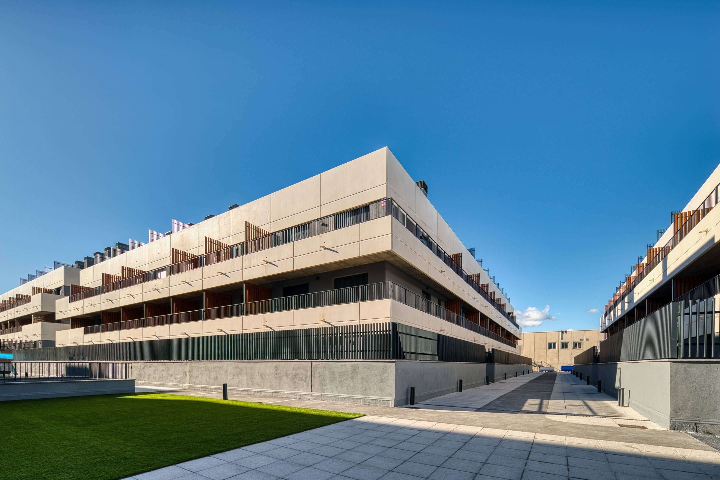 Vista exterior de Estudi de lloguer en San Sebastián de los Reyes amb Aire condicionat, Terrassa i Piscina comunitària