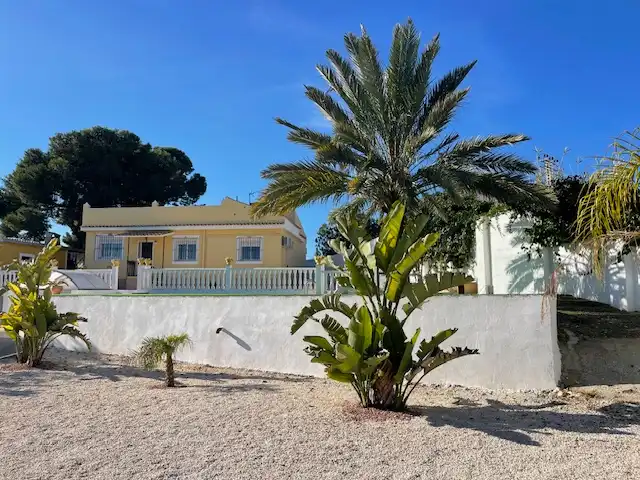 Vista exterior de Casa o xalet en venda en Alicante / Alacant amb Aire condicionat, Calefacció i Jardí privat