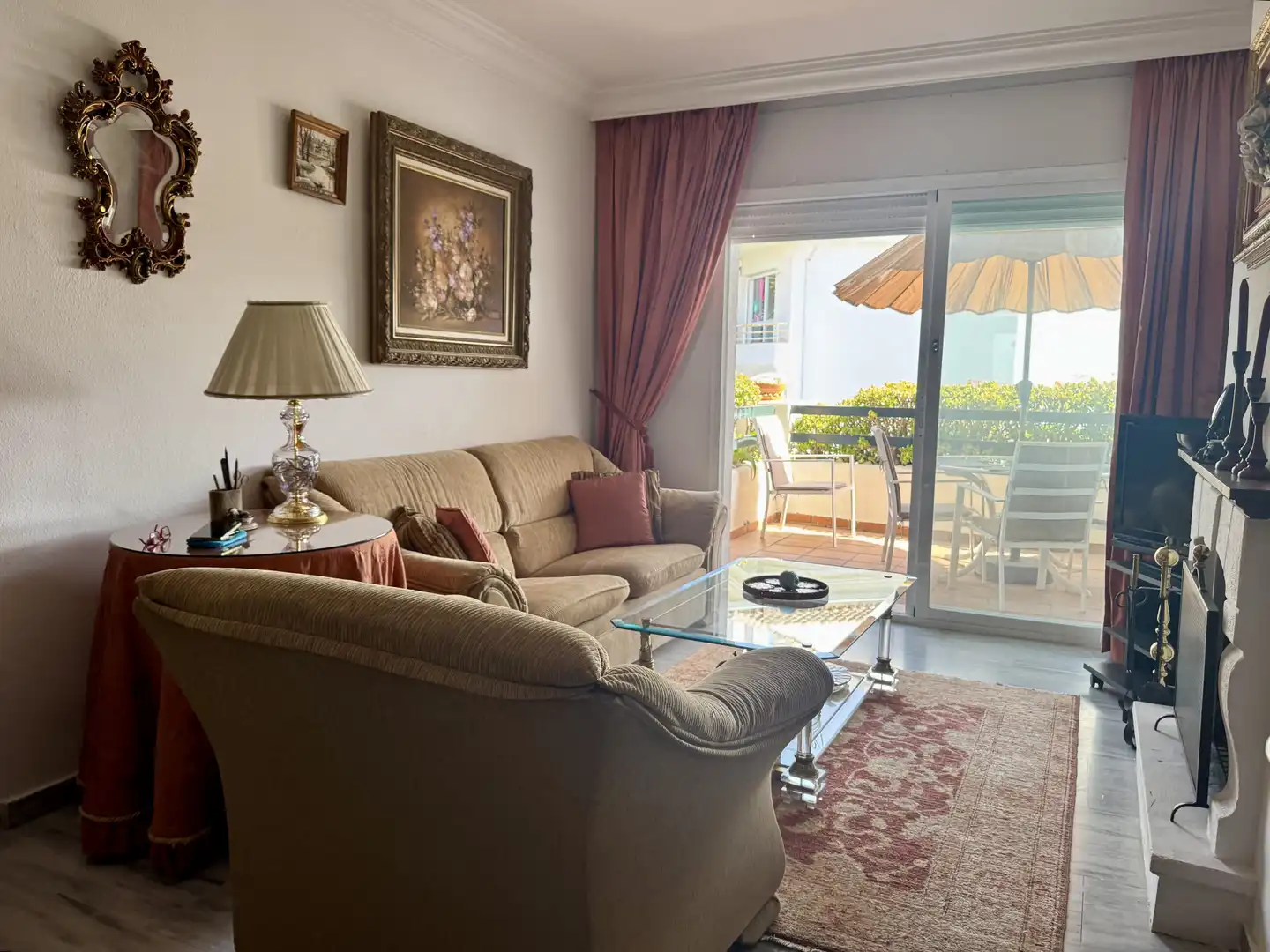 Sala d'estar de Àtic en venda en Marbella amb Aire condicionat, Terrassa i Piscina