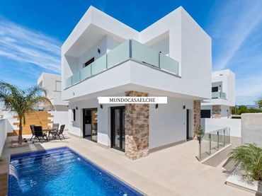 Chalet con balcón en venta en Dolores