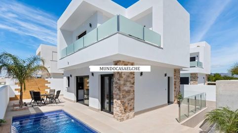 CHALET DE DISEÑO CON PISCINA PROPIA