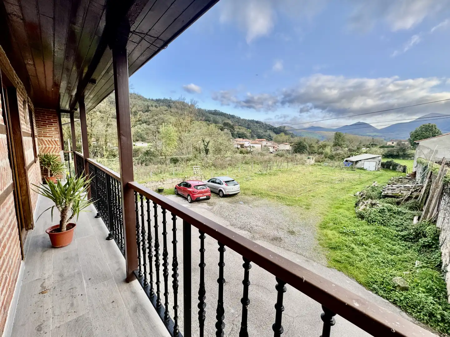 Vista exterior de Casa adosada en venta en Molledo con Parquet, Terraza y Amueblado