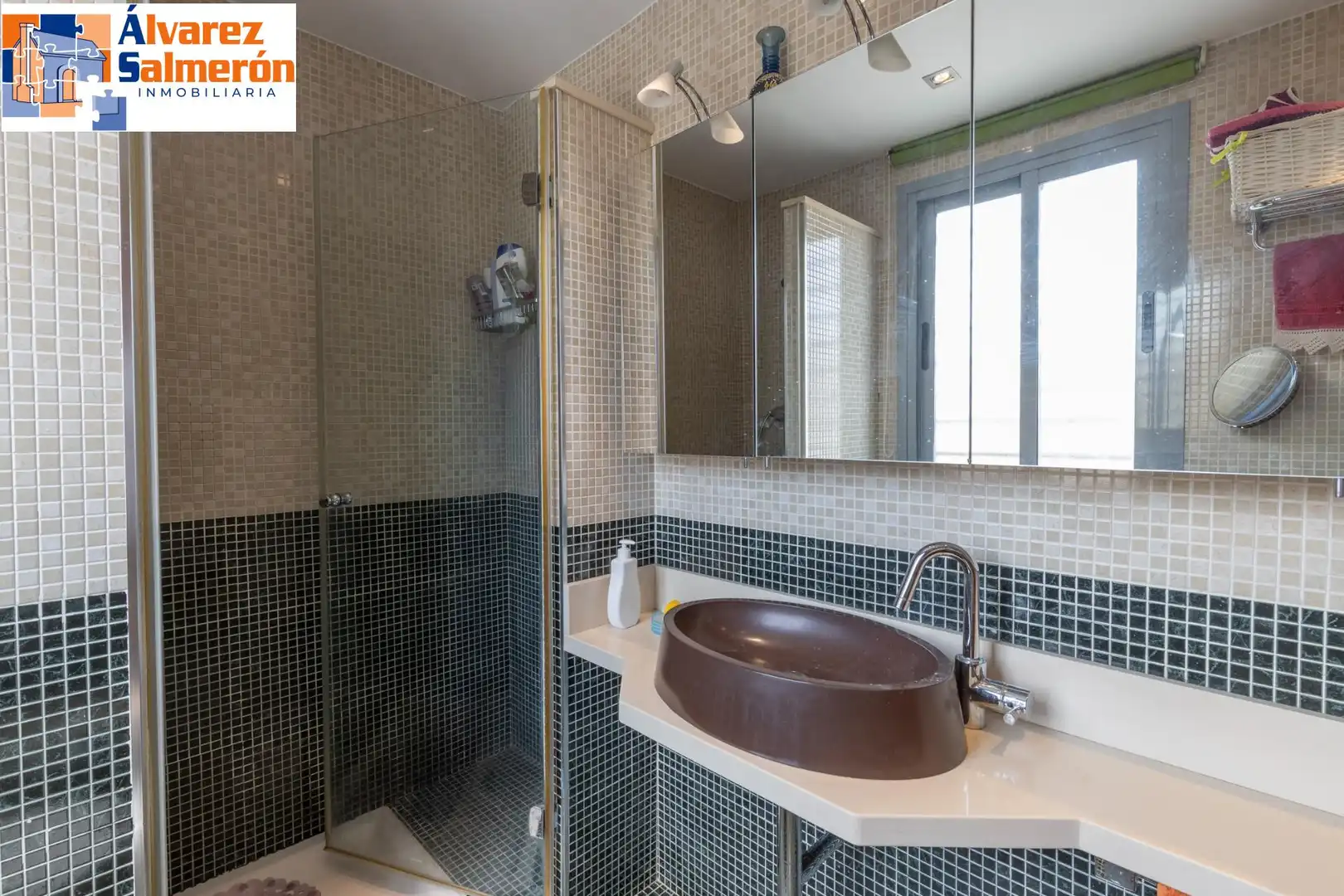 Baño de Casa adosada en venta en Granada con Aire acondicionado, Calefacción y Balcón