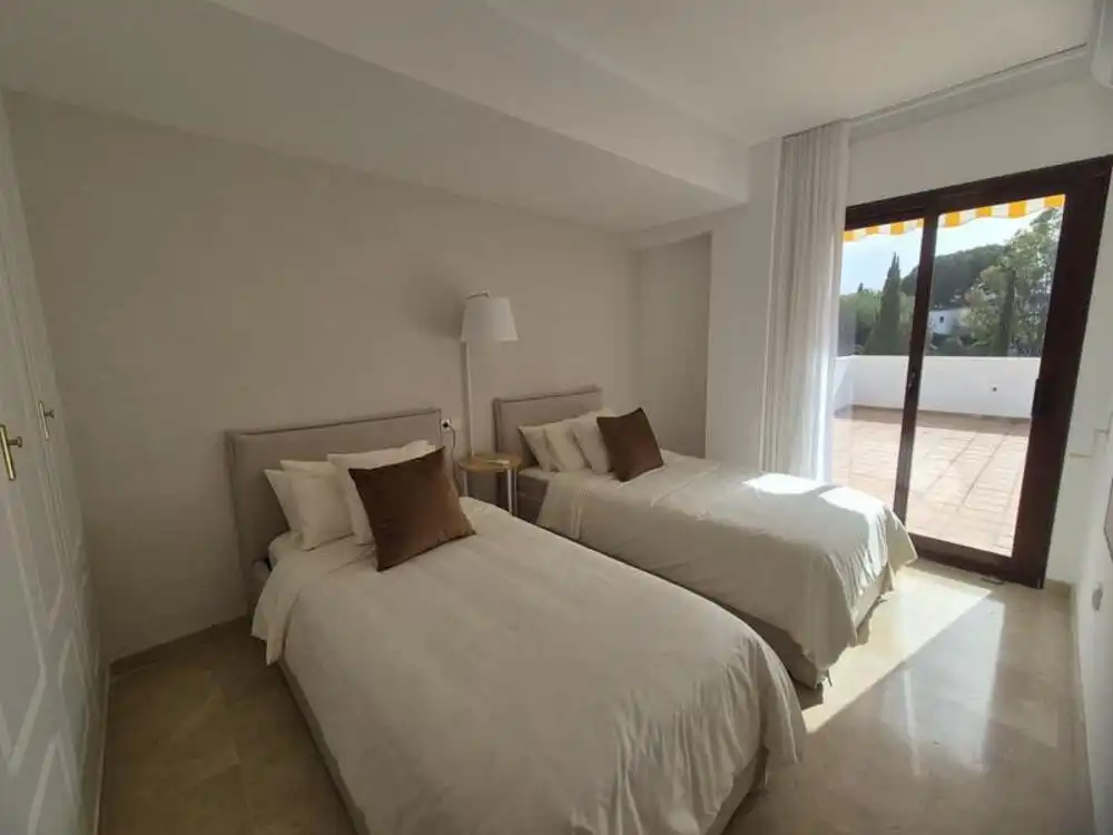 Dormitori de Apartament de lloguer en Marbella amb Aire condicionat, Terrassa i Traster