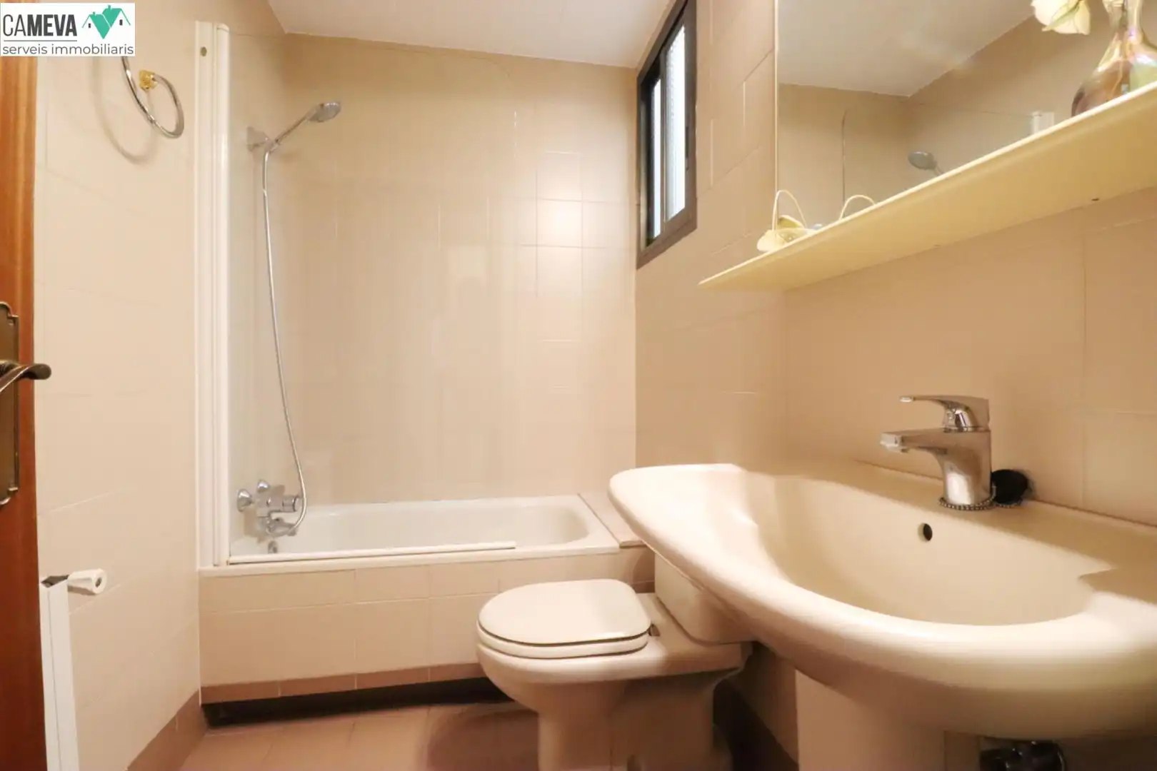 Baño de Casa adosada en venta en Barberà del Vallès con Aire acondicionado, Calefacción y Terraza