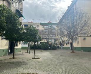 Exterior view of Flat for sale in  Sevilla Capital  with Air Conditioner