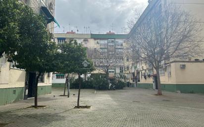 Vista exterior de Pis en venda en  Sevilla Capital amb Aire condicionat