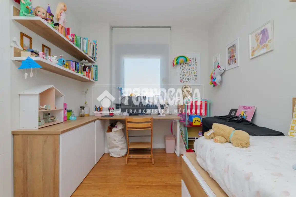 Habitación de Piso en venta en Tres Cantos con Aire acondicionado, Terraza y Amueblado