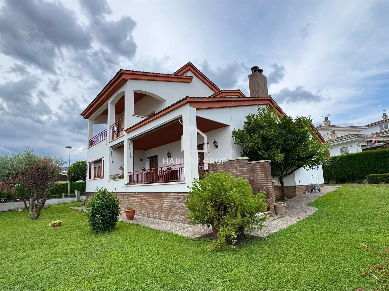 Vista exterior de Casa o xalet en venda en Girona Capital amb Calefacció, Jardí privat i Terrassa