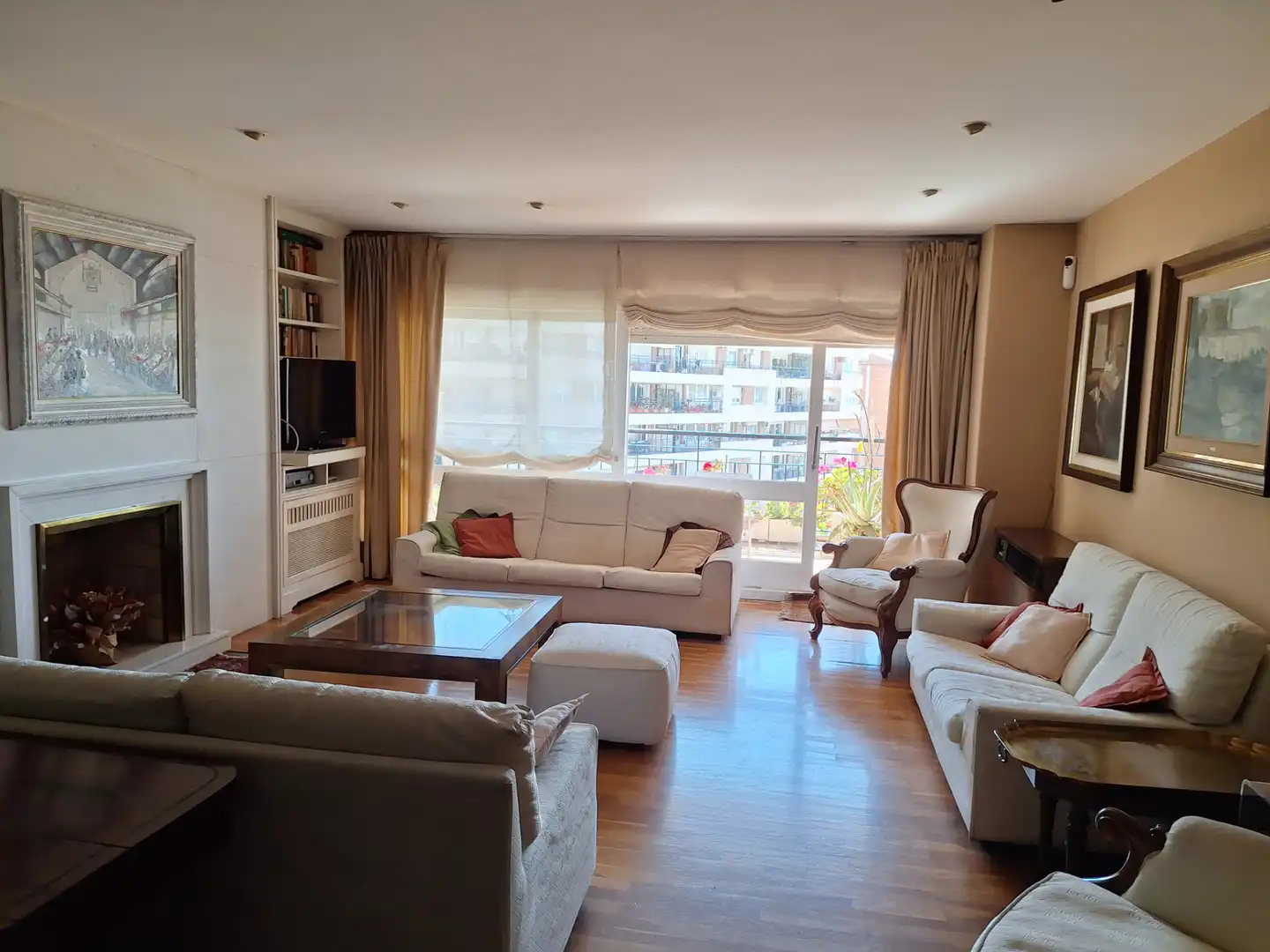 Flat with terrace for sale in Carrer de Moragas, imagen 2