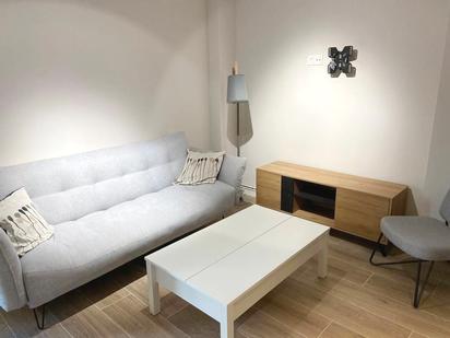 Living room of Flat to rent in  Zaragoza Capital  with Heating, Furnished and Oven