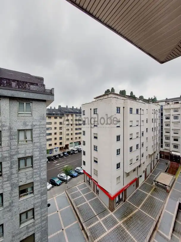 Vista exterior de Piso de alquiler en Oviedo  con Calefacción