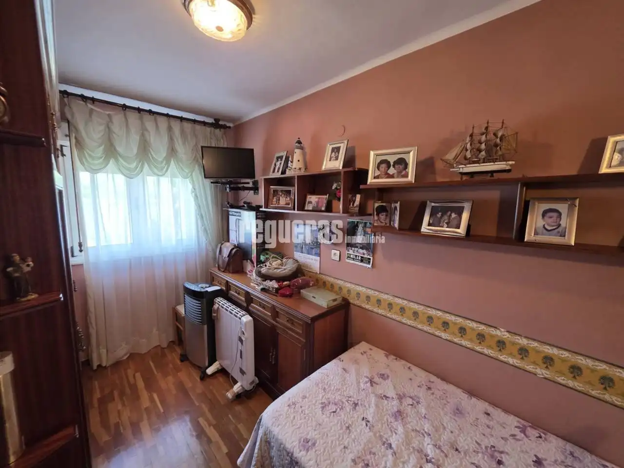 Bedroom of Flat for sale in Avilés  with Heating, Parquet flooring and Furnished
