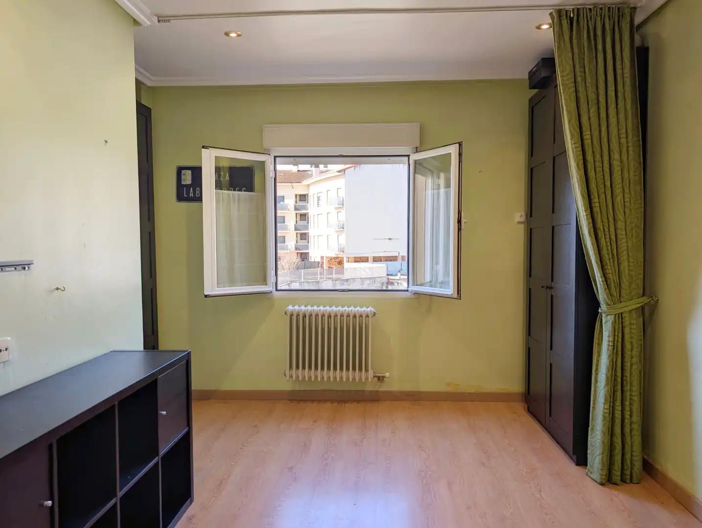 Habitación de Apartamento en venta en Ezcaray con Calefacción, Terraza y Amueblado