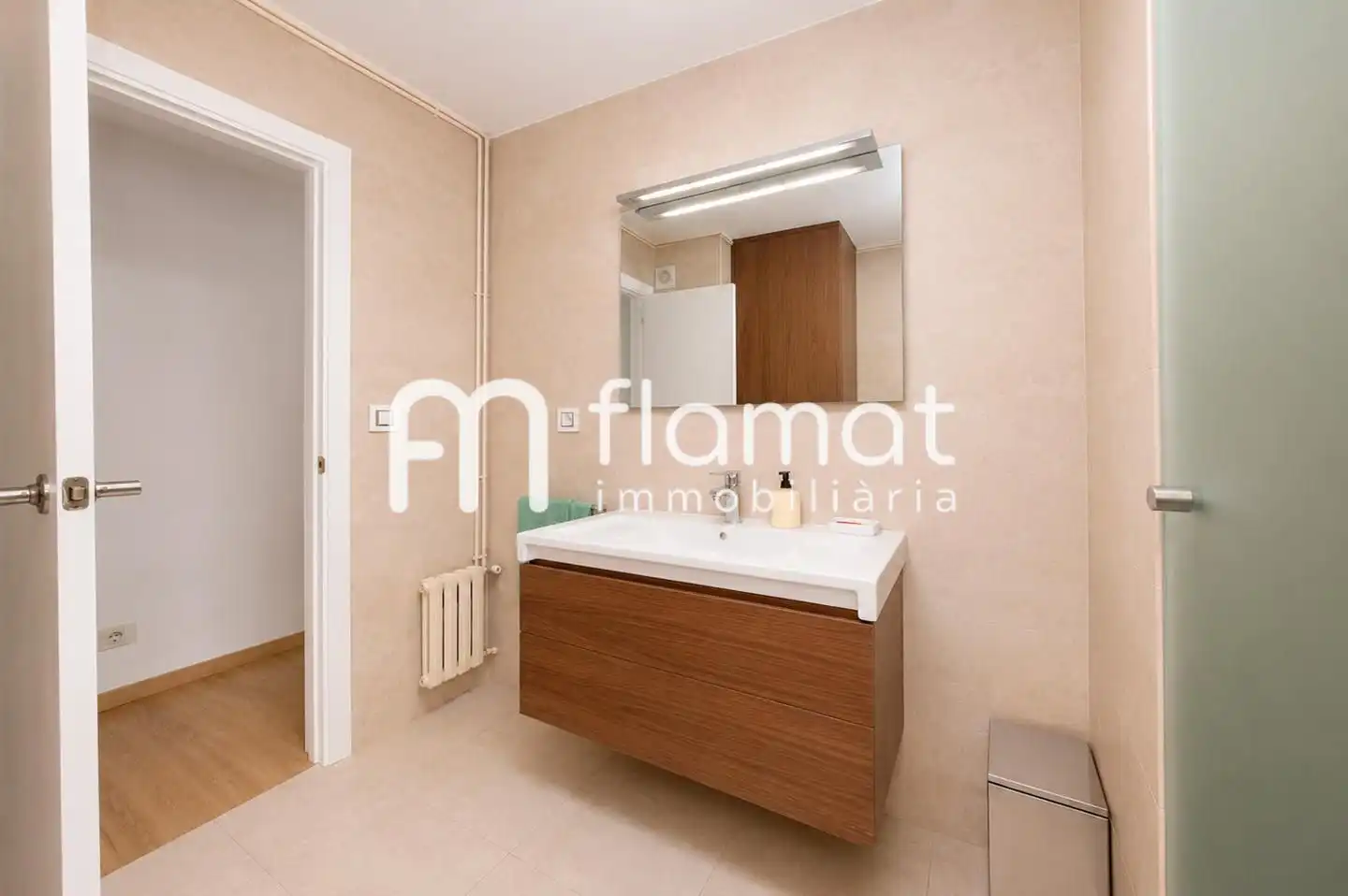 Badezimmer von Wohnung zum Verkauf in Barcelona mit Klimaanlage